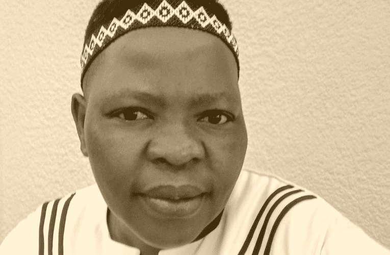 Wathenga indawo kamkhulu wakhe wayiphendula indawo yezivakashi