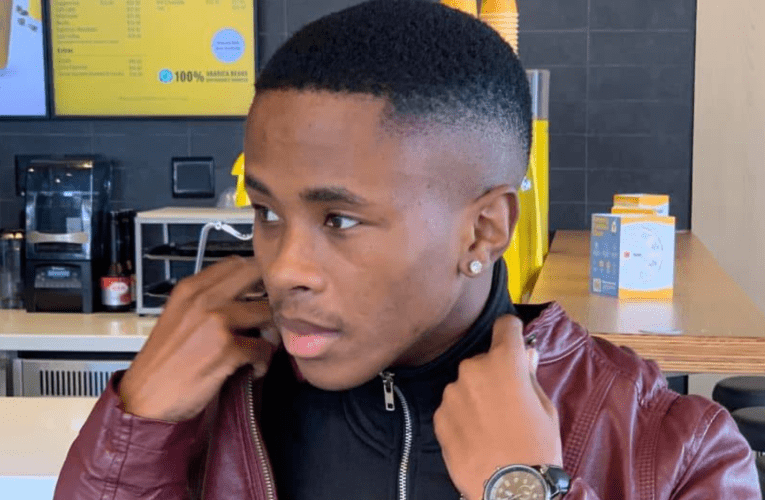 Umfundi wasenyuvesi uwasha izimoto emakhaya abantu