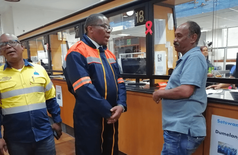 Kunxuswa amakhasimende ukuthi abhalise kwi-eServices