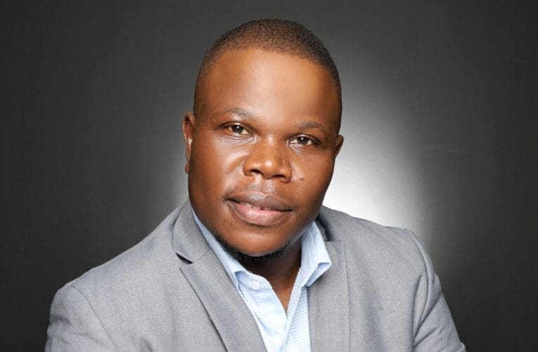 Ukhuthazwe wububha onenkampani ecwaninga amabhuku yabamnyama