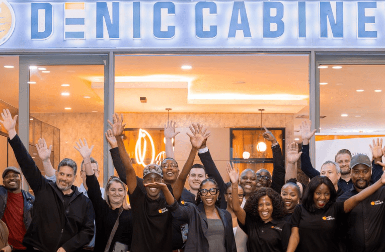 Kubeyingqophamlando kuvulwa isitolo sefenisha sowesifazane