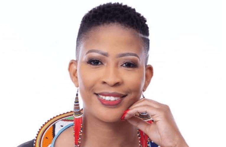 Okhule ezifela ngezinto ezinhle usenza ifenisha kaNokusho 