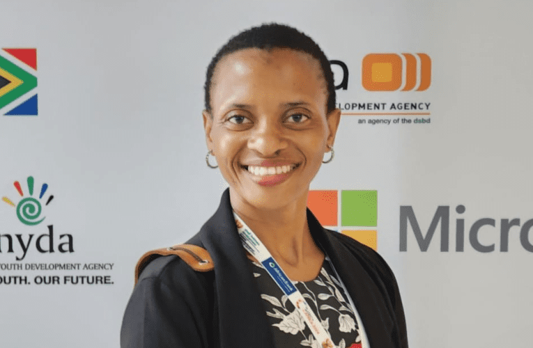 Othanda ukufukula umphakathi usenza ‘izicathulo zamaBhunu’