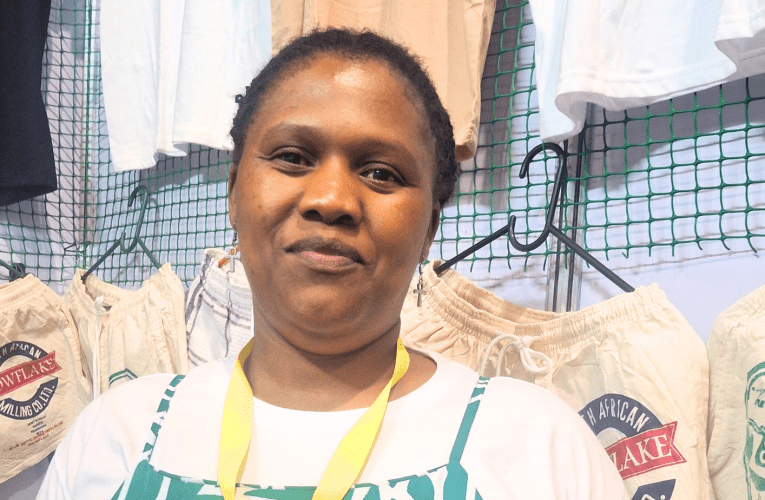 Owathekela ulwazi kumkhulu wakhe wenza izimpahla eziqhakambisa ubuRasta 