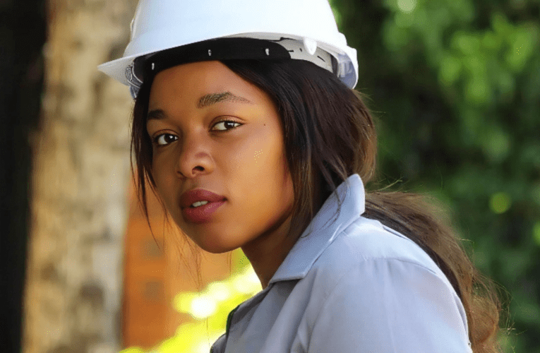 Usungule inkampani efukamele abakhi ukuze bazikhangise kahle