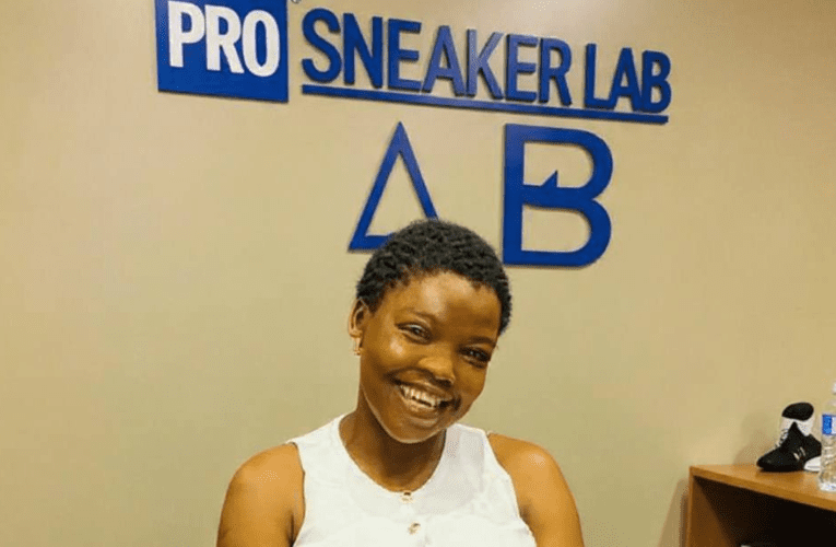 UKhululekile eqhakazisa amateki ngesandla sobumpetha