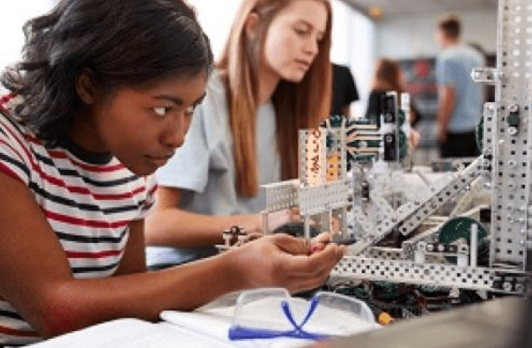 Izitshudeni zenza imali ngezidingo zabantu enyuvesi