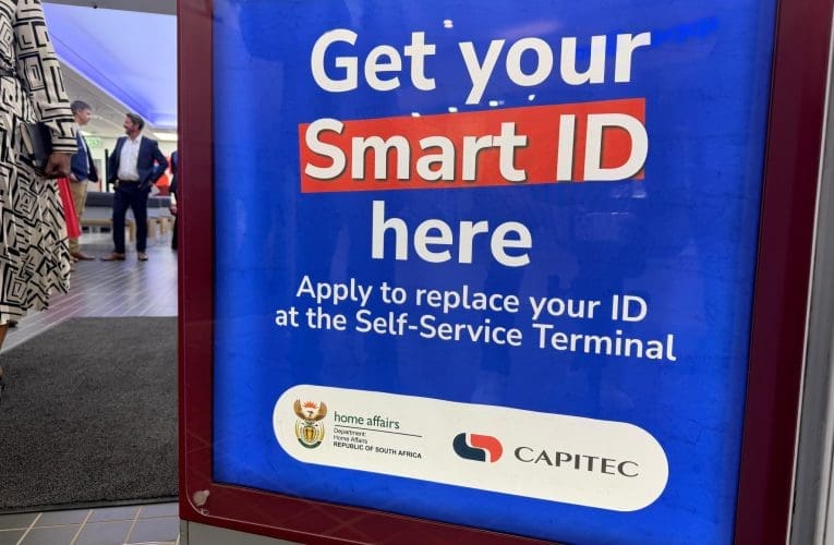 I-Capitec isizokwenza omazisi emagatsheni ayo