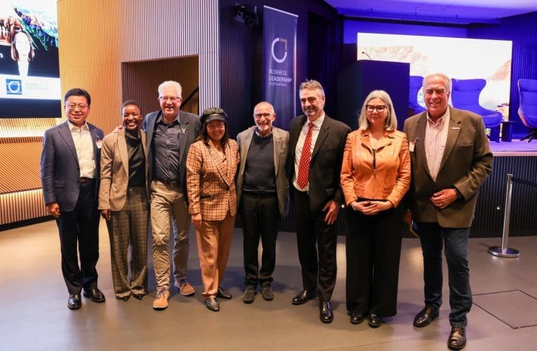 Ezokuvakasha zisinika ithuba lokusimamisa umnotho, kuloba uBusi Mavuso