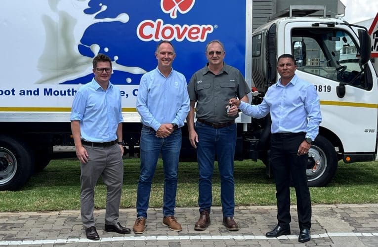 I-Standard Bank isebenzisana nabafuyi nemboni yobisi ukunqanda amatele