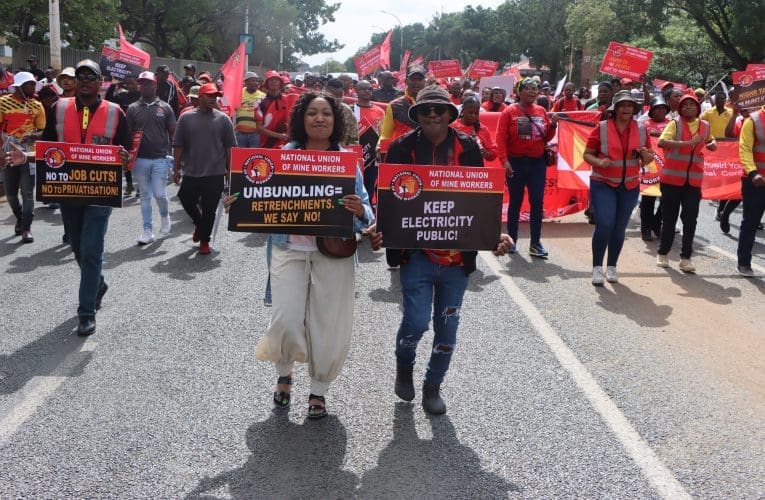 I-Eskom nezisebenzi bagcine bevumelene ngokunyusa amaholo ngo-7%