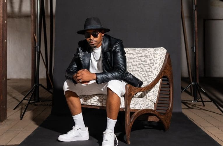 Umshayeli wetekisi usenza ifenisha enobuciko besiNtu 